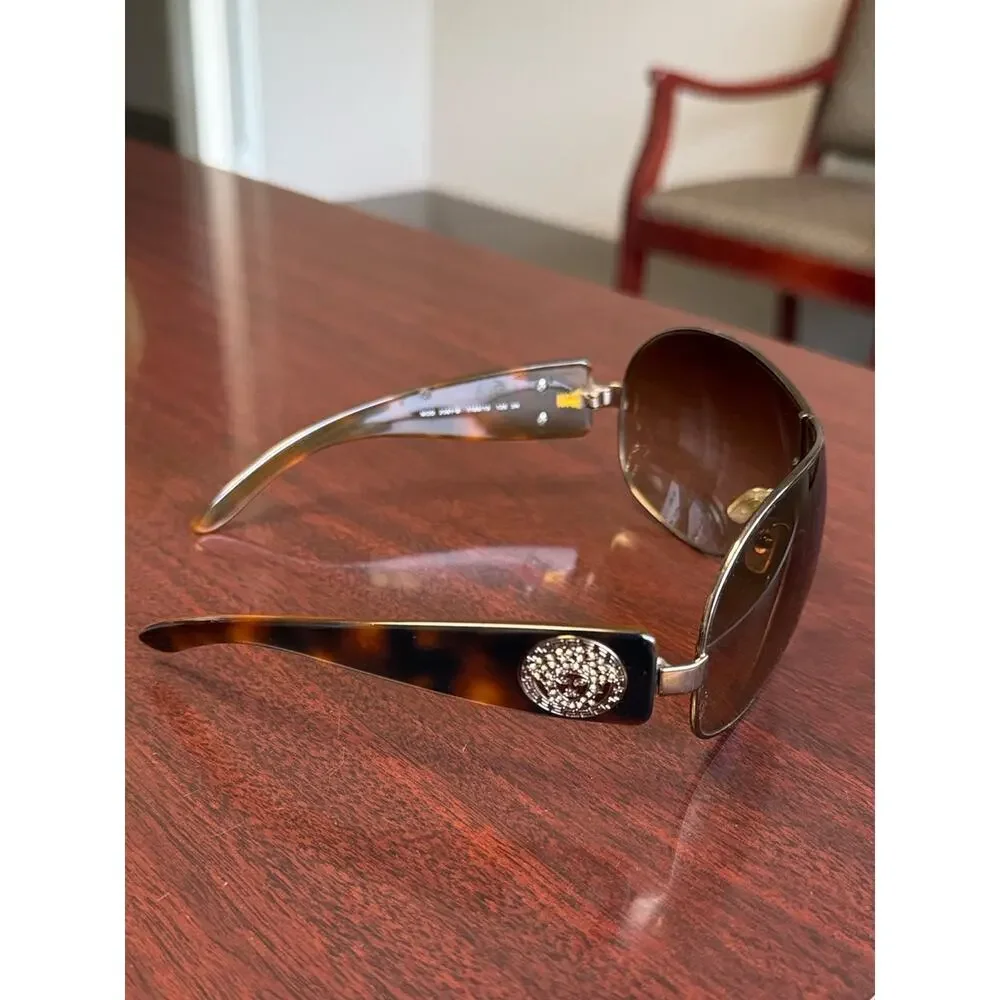 Vintage Y2K Versace 2061-B Tortoiseshell Shield Sunglasses Brown Gradient Lenses
